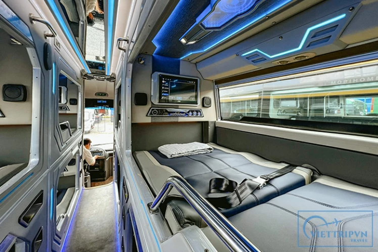 G8 Open Tour: Sapa to Ninh Binh VIP Cabin Bus image 3