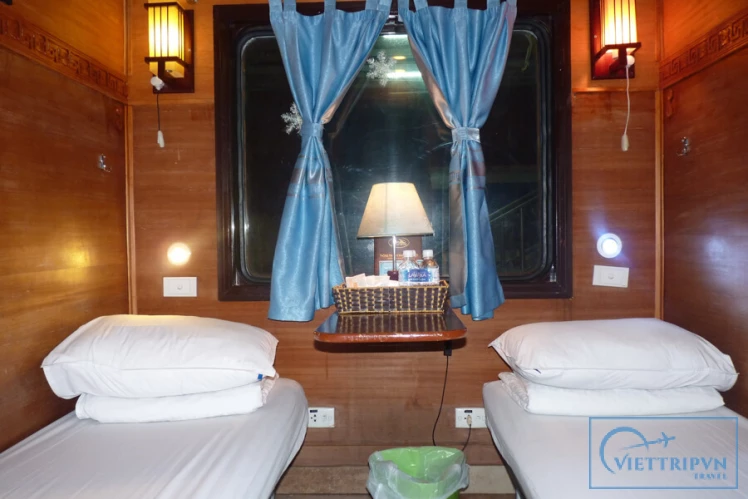 King Express train Hanoi to Sapa