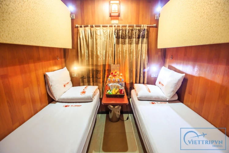 ET- Pumpkin Express train Lao Cai to Hanoi